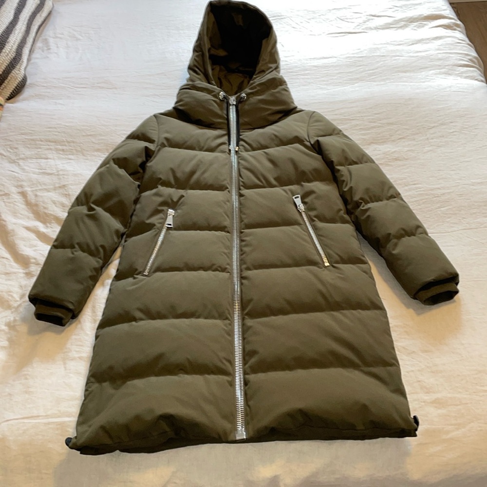 DKNY super puffer parka. Color khaki (army green)